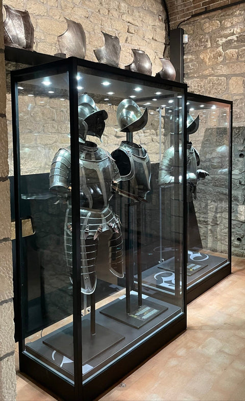 High display case with lighting - MUS120