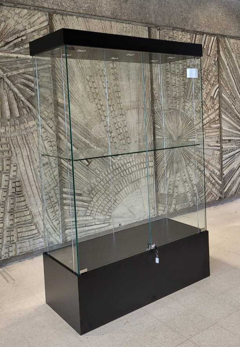 High display case on plinth with lighting - MUS120S