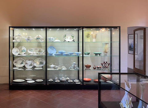 High display case with lighting - MUS120