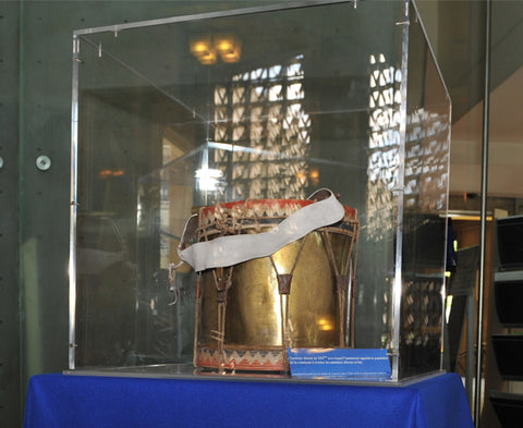 Vitrine cloche en plexiglas avec socle