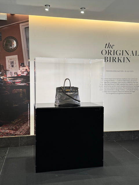 Vitrine cloche sur socle en plexiglas