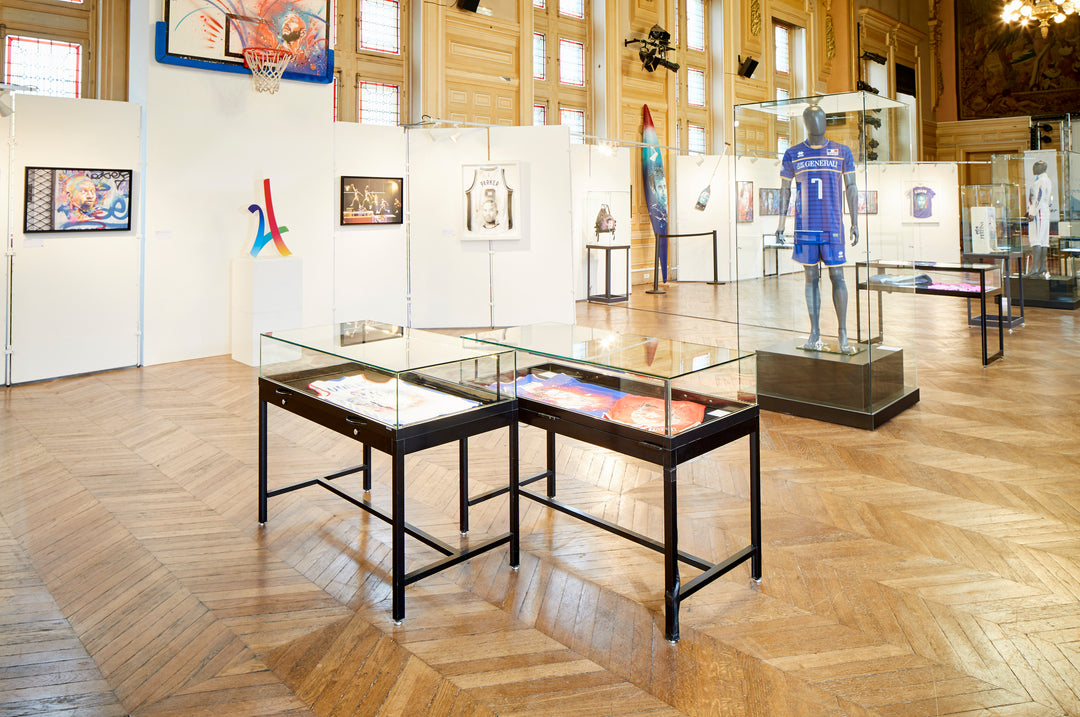 Vitrine Table Visibilité Totale LOCATION – Sarazino Vitrines