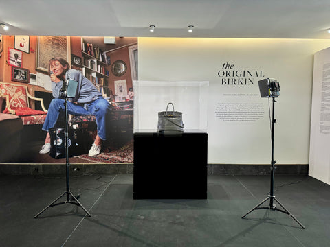 Vitrine cloche sur socle en plexiglas